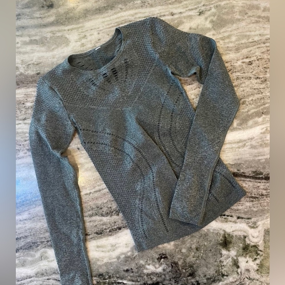 ALO YOGA long sleeve workout top